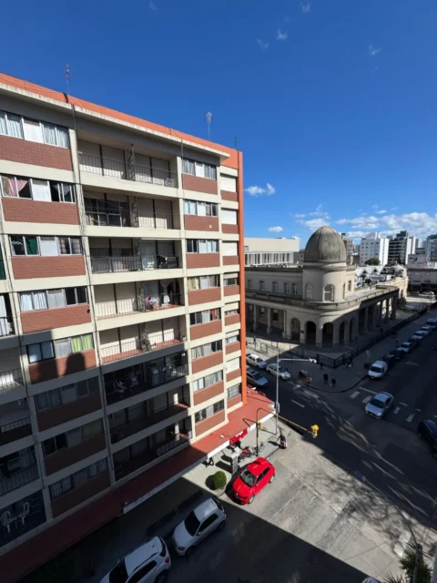 Departamentos, pisos y semipisos en Alquiler — Alberti y Sarmiento