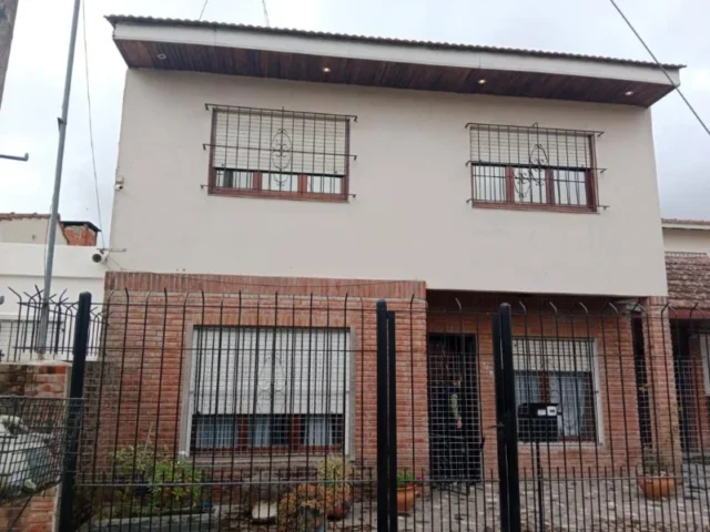Casas, chalets en Venta — Brown 9000
