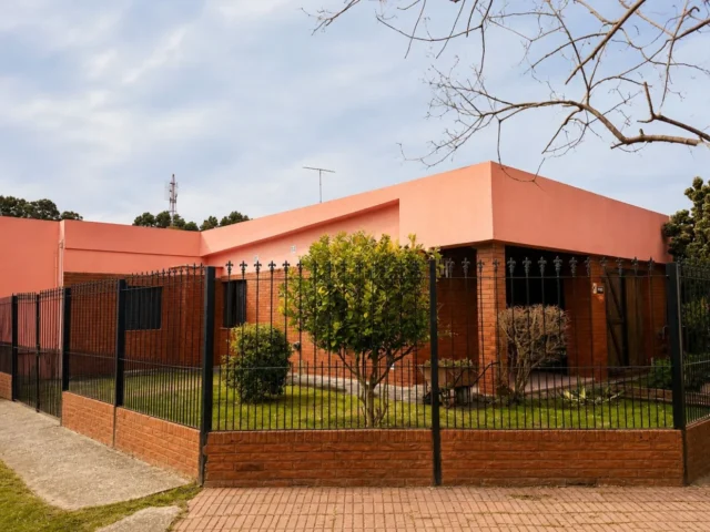 Casas, chalets en Venta — Necochea  5500
