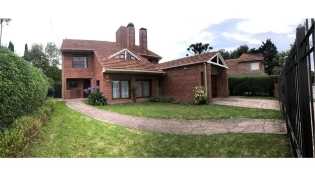 Casas, chalets en Venta — Matheu 4400