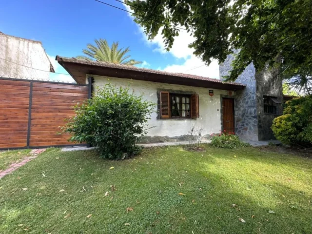 Casas, chalets en Venta — Rizzutto 526