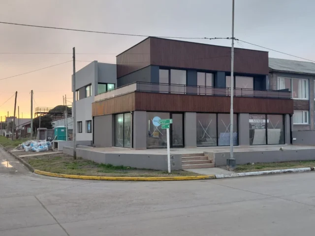 Dúplex en Venta — Santa Elena 50