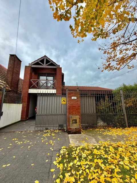 Casas, chalets en Venta — Juan  A Peña 5600