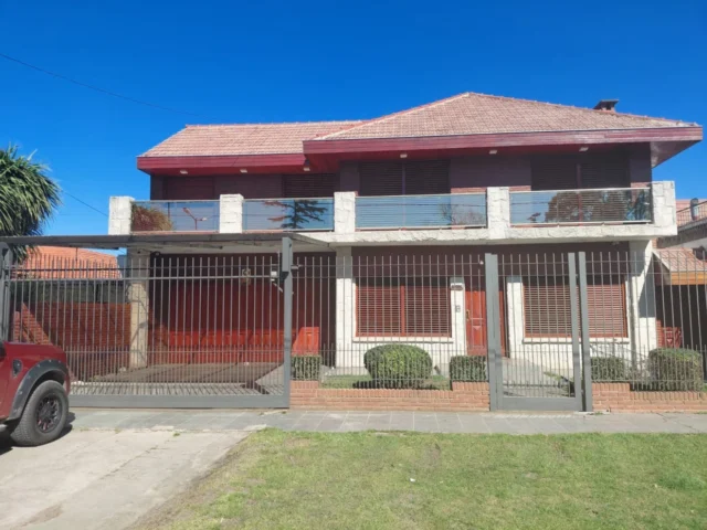 Casas, chalets en Venta — Av. Constitución 8160