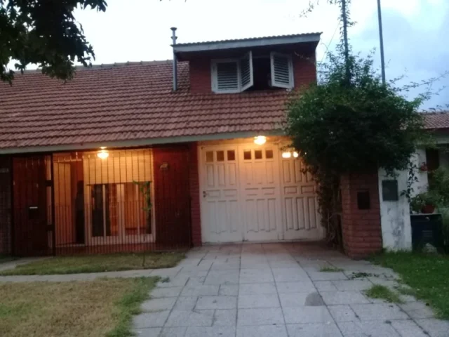 Casas, chalets en Venta — ARTIGAS 1933