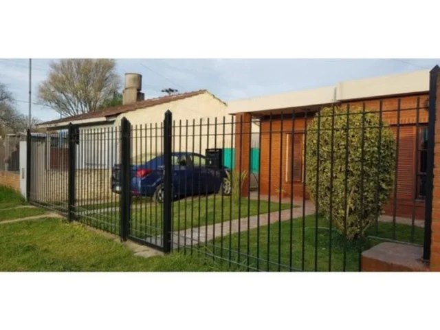 Casas, chalets en Venta — Fermin Errea 1800
