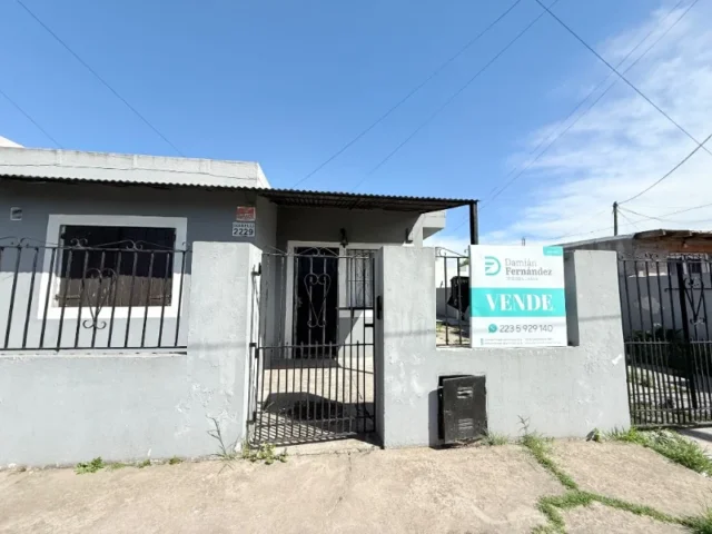 Casas, chalets en Venta — Gianelli 2229