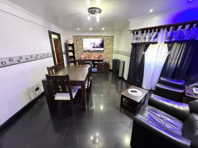 Departamentos, pisos y semipisos en Venta — Tres Arroyos 2800