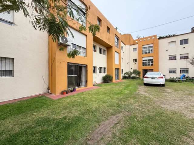 Departamentos, pisos y semipisos en Venta — Mariano Acosta 2700