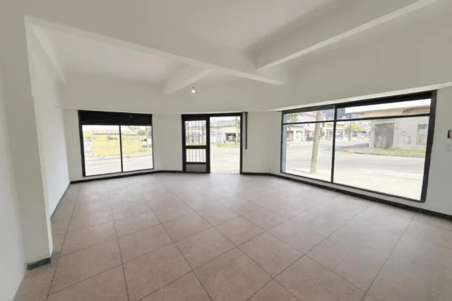 Locales en Alquiler — Ortiz de Zarate 4499