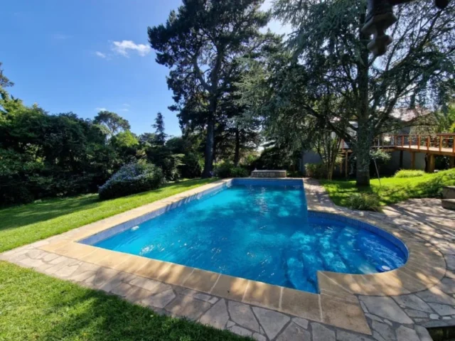 Casas, chalets en Venta — Ángel 500