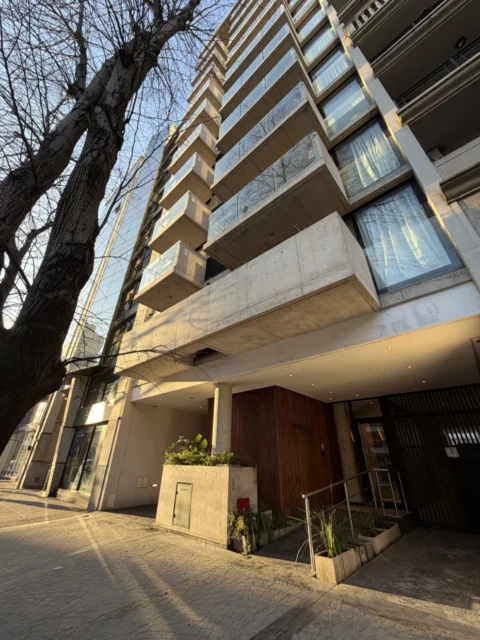 Departamentos, pisos y semipisos en Venta — Colón 3051