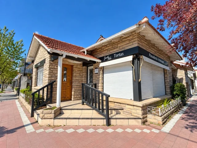 Locales en Alquiler — Arenales 3102
