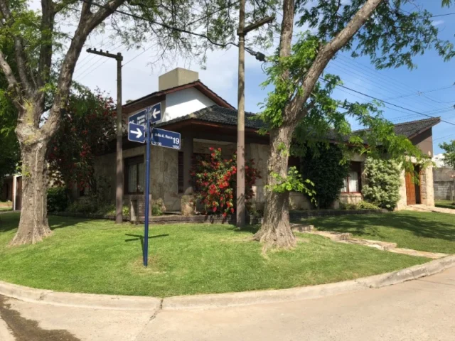 Casas, chalets en Venta — C. 19 1083