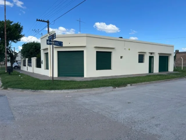 Casas, chalets en Venta — Calle 7 esq. Caseros - CARTEL