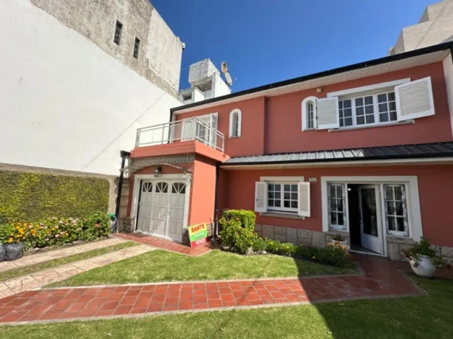 Casas, chalets en Venta — beruti y Bv.maritimo
