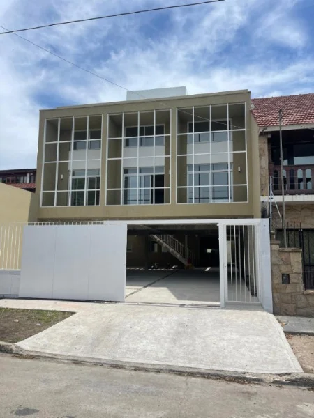 PH en Venta — 1 de mayo y Brandsen