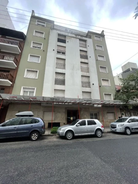Departamentos, pisos y semipisos en Venta — hipolito irigoyen 1250