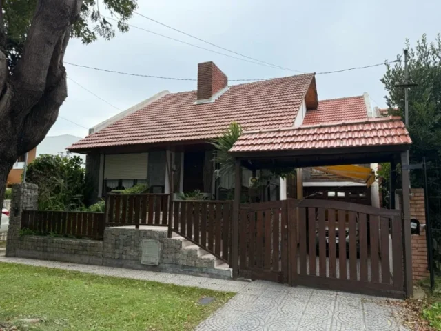 Casas, chalets en Venta — Pasteur 565