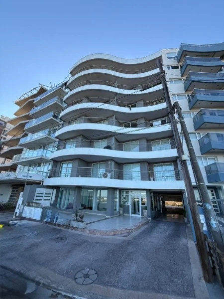 Departamentos, pisos y semipisos en Venta — Charlone 335
