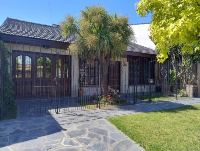 Casas, chalets en Venta — Armenia 630