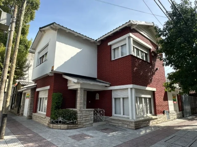 Casas, chalets en Venta — Dorrego y 11 de septiembre