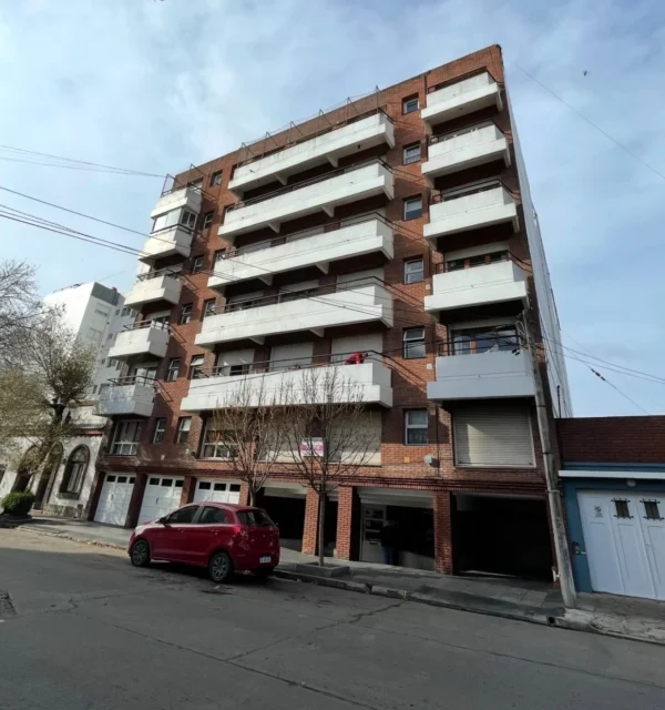Departamentos, pisos y semipisos en Venta — Dorrego 1050