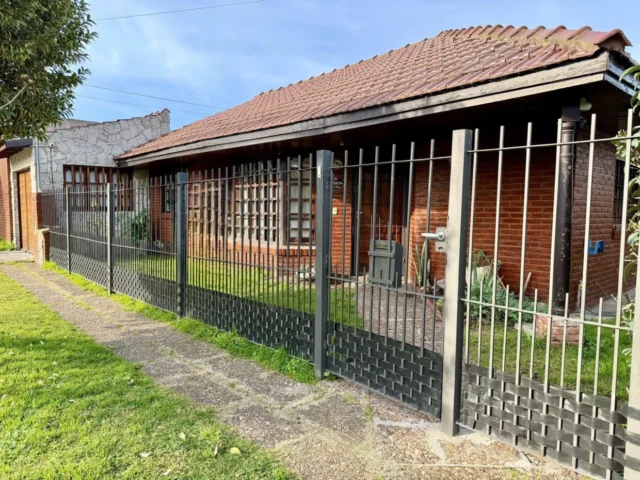 Casas, chalets en Venta — Daireaux y Strobel