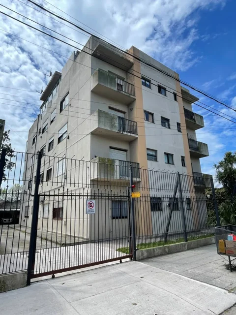 Departamentos, pisos y semipisos en Alquiler — rawson 3955