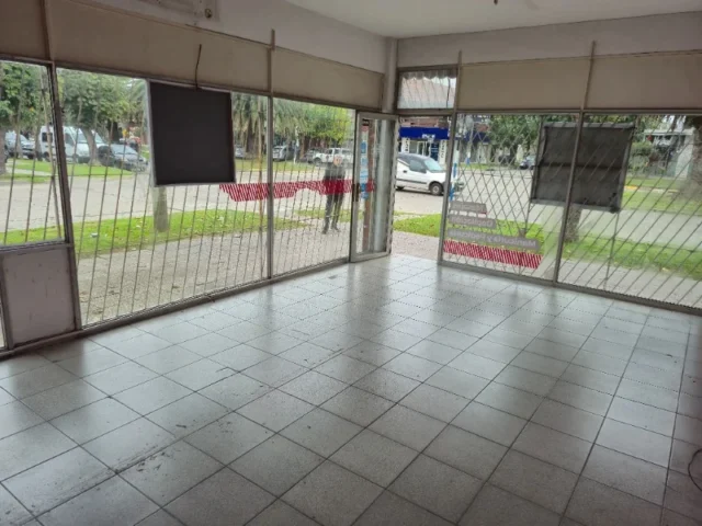 Locales en Alquiler — av. tejedor 700