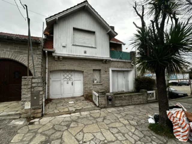 Casas, chalets en Venta — RAWSON 1100