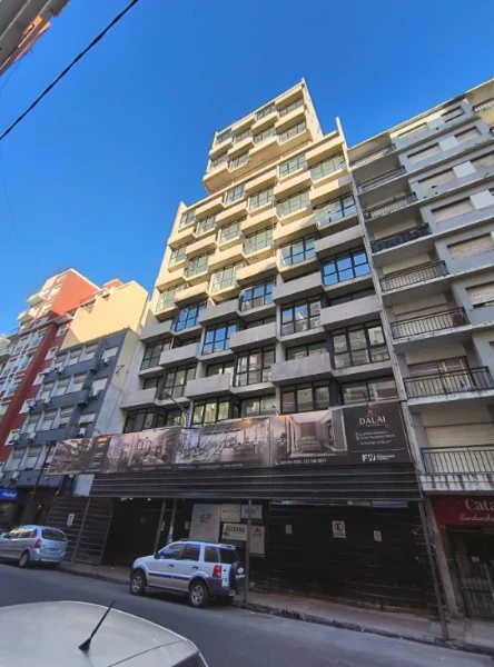 Departamentos, pisos y semipisos en Venta — CORRIENTES 1900