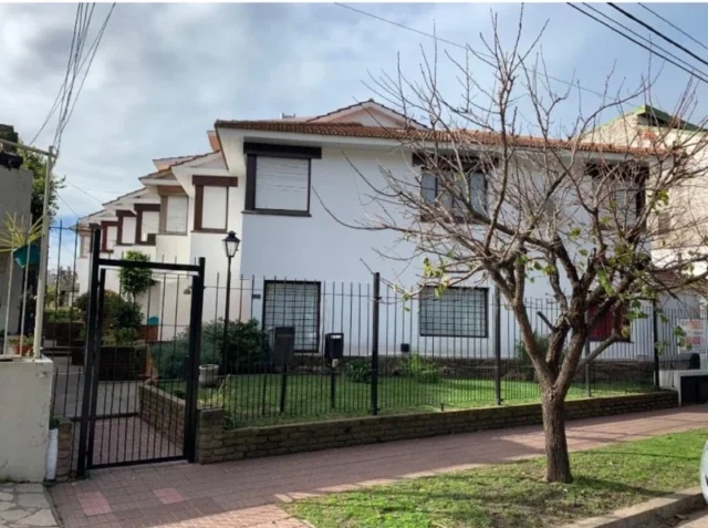 Dúplex en Venta — Larrea 2600