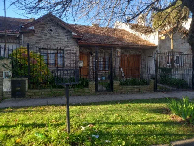 Casas, chalets en Venta — Berutti 4400