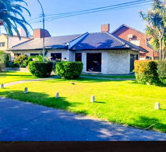 Casas, chalets en Venta — Lijo Lopez 5200