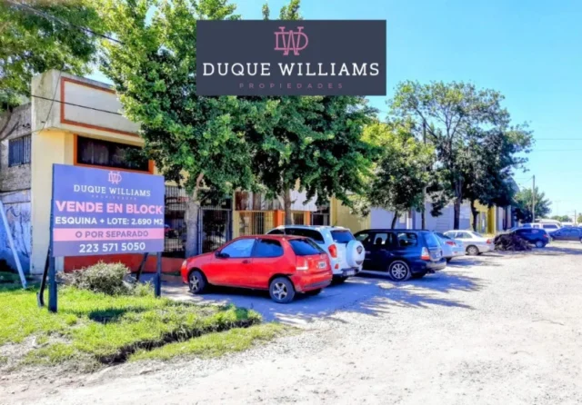 Depósitos en Venta — Av. Champagnat - Chacabuco