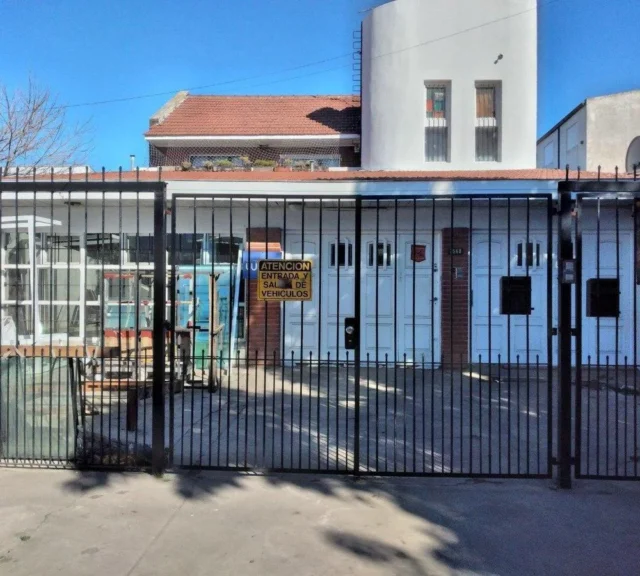 Casas, chalets en Venta — Solis 7568