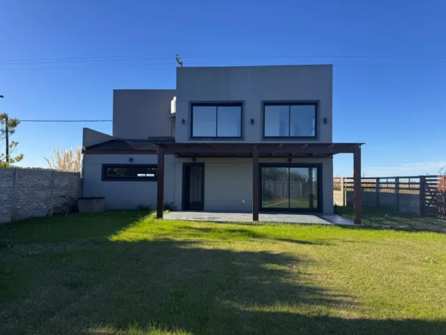 Casas, chalets en Venta — Sta. Elena 174