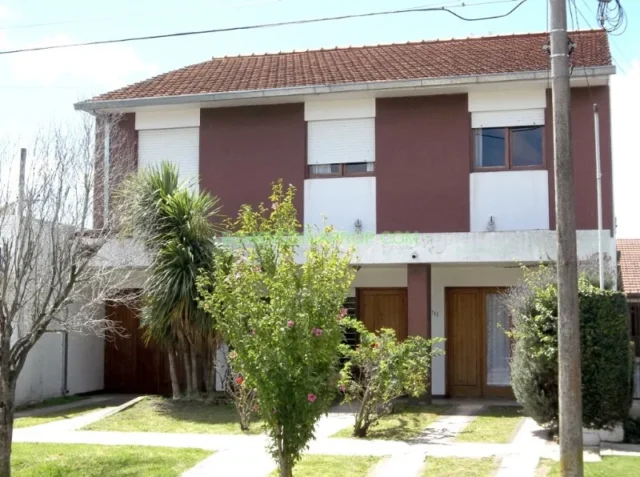 Casas, chalets en Venta — Rio Negro 4767