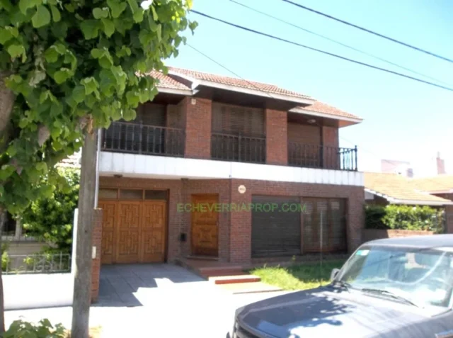 Casas, chalets en Venta — Neuquen 752