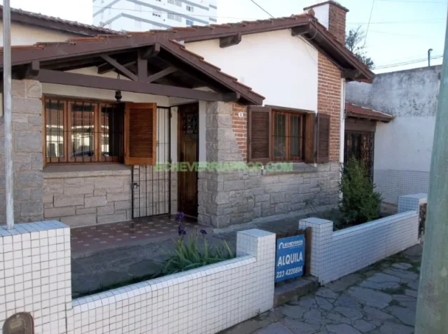 Casas, chalets en Alquiler — De Angeli 57