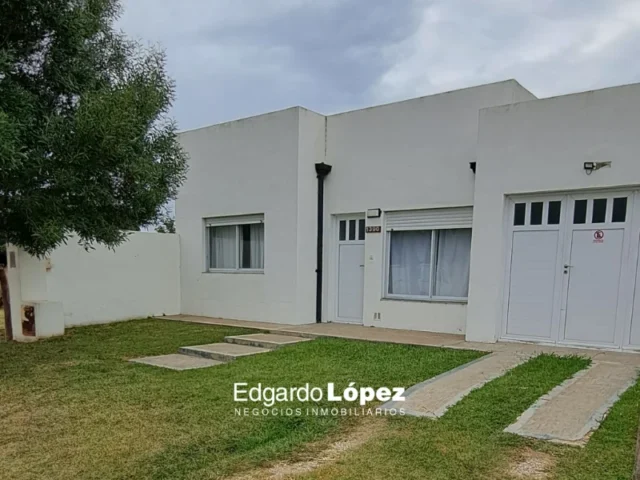 Casas, chalets en Venta — C. 21 998