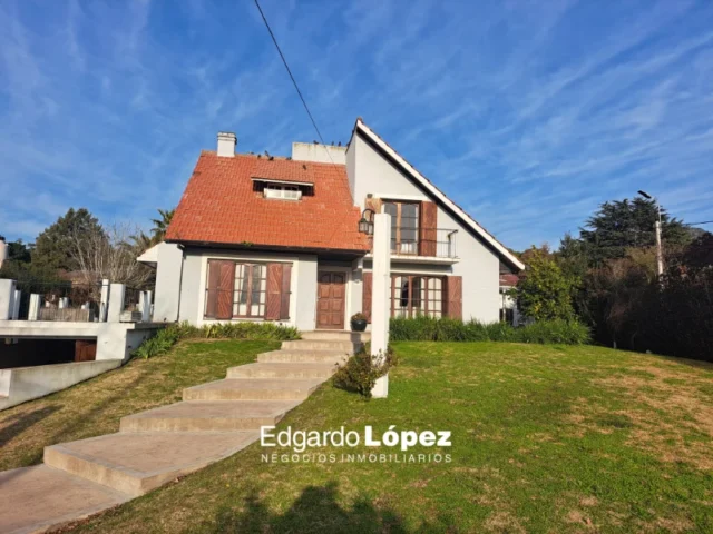 Casas, chalets en Venta — Av. Suipacha 1391