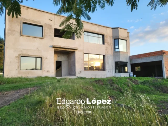Casas, chalets en Venta — Barrio Los Estribos