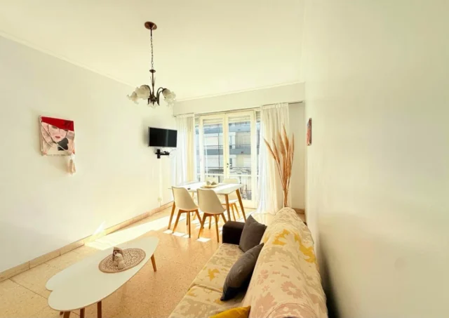 Departamentos, pisos y semipisos en Venta — Av. Colón 2187