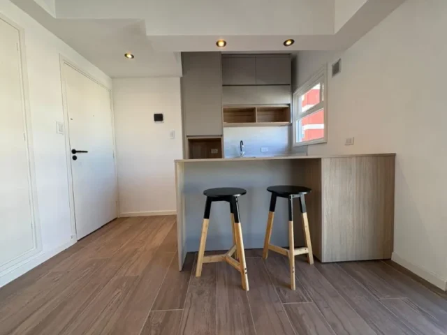 Departamentos, pisos y semipisos en Alquiler — avenida Luro 2554