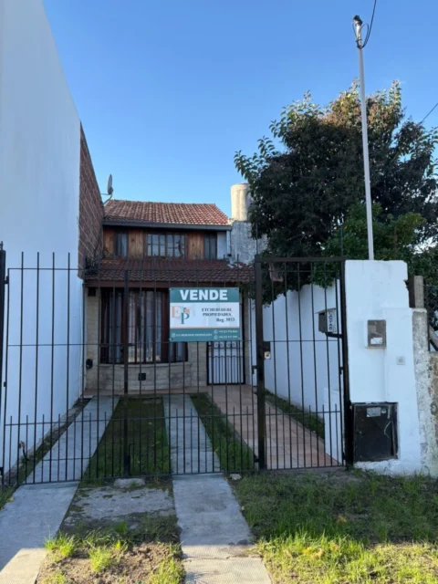 Dúplex en Venta — Santa Cruz 6213
