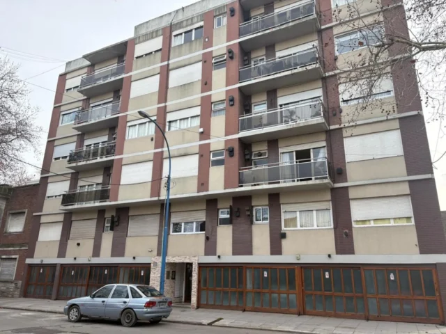 Departamentos, pisos y semipisos en Venta — 14 de julio 1100