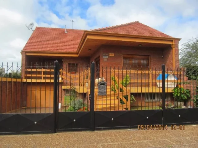 Casas, chalets en Venta — Santa Maria De Oro 3700