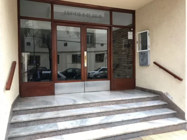 Departamentos, pisos y semipisos en Alquiler — 9 DE JULIO 2500